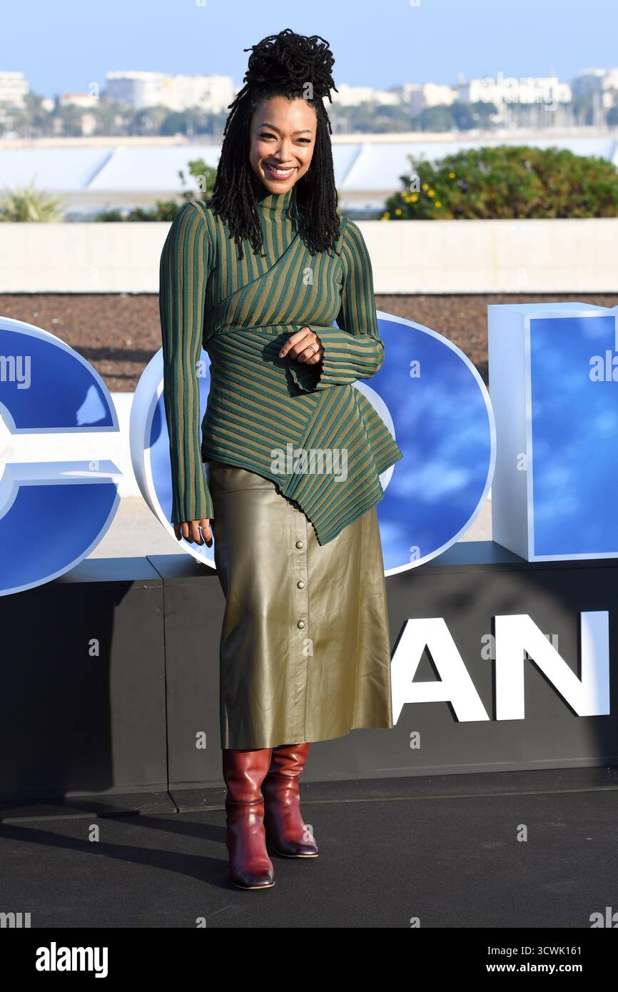 Cannes, France. 12 octobre 2025. Sonequa Martin-Green participe au Boston Blue Photocall lors du MIPCOM Cannes 2025 Palais des Festivals. Crédit : SOPA images Limited/Alamy Live News Banque D'Images