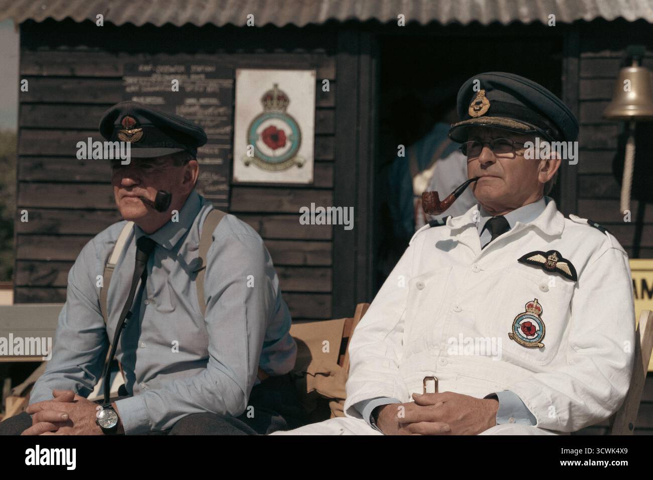 Vétérans de la RAF en uniforme d'époque au musée de l'air de Duxford Banque D'Images