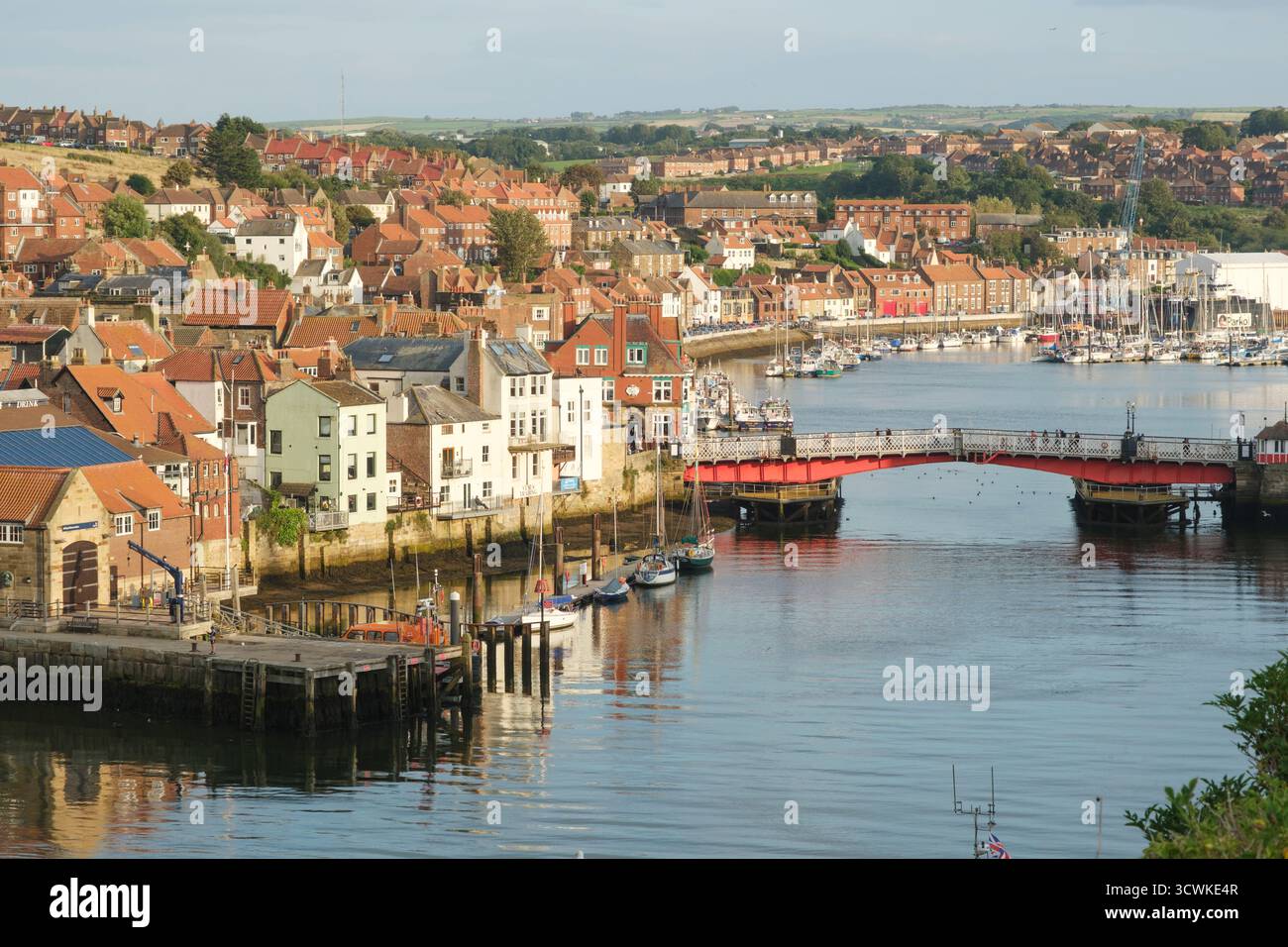 Whitby Harbour donnant sur le pont tournant Banque D'Images