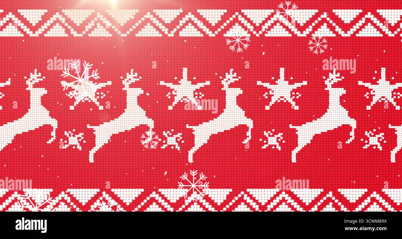 Flocons de neige tombant sur le motif traditionnel de noël avec des rennes sur fond rouge Banque D'Images