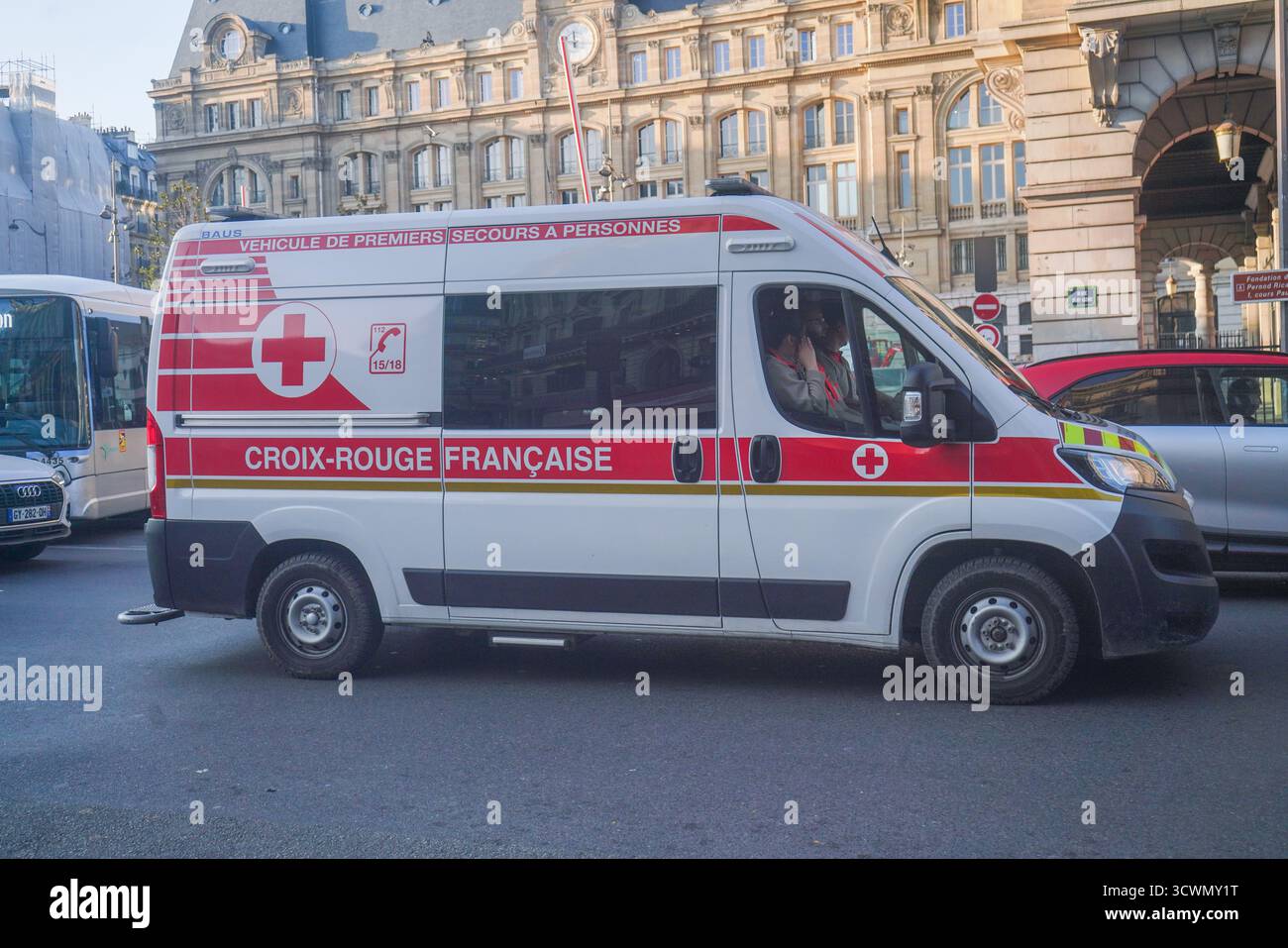 Ambulance Croix-Rouge française, Paris, France Banque D'Images