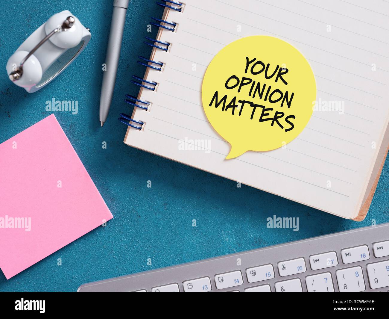 Notez le message que votre opinion compte, encouragez les commentaires et valorisez les opinions dans un contexte professionnel ou personnel. Banque D'Images