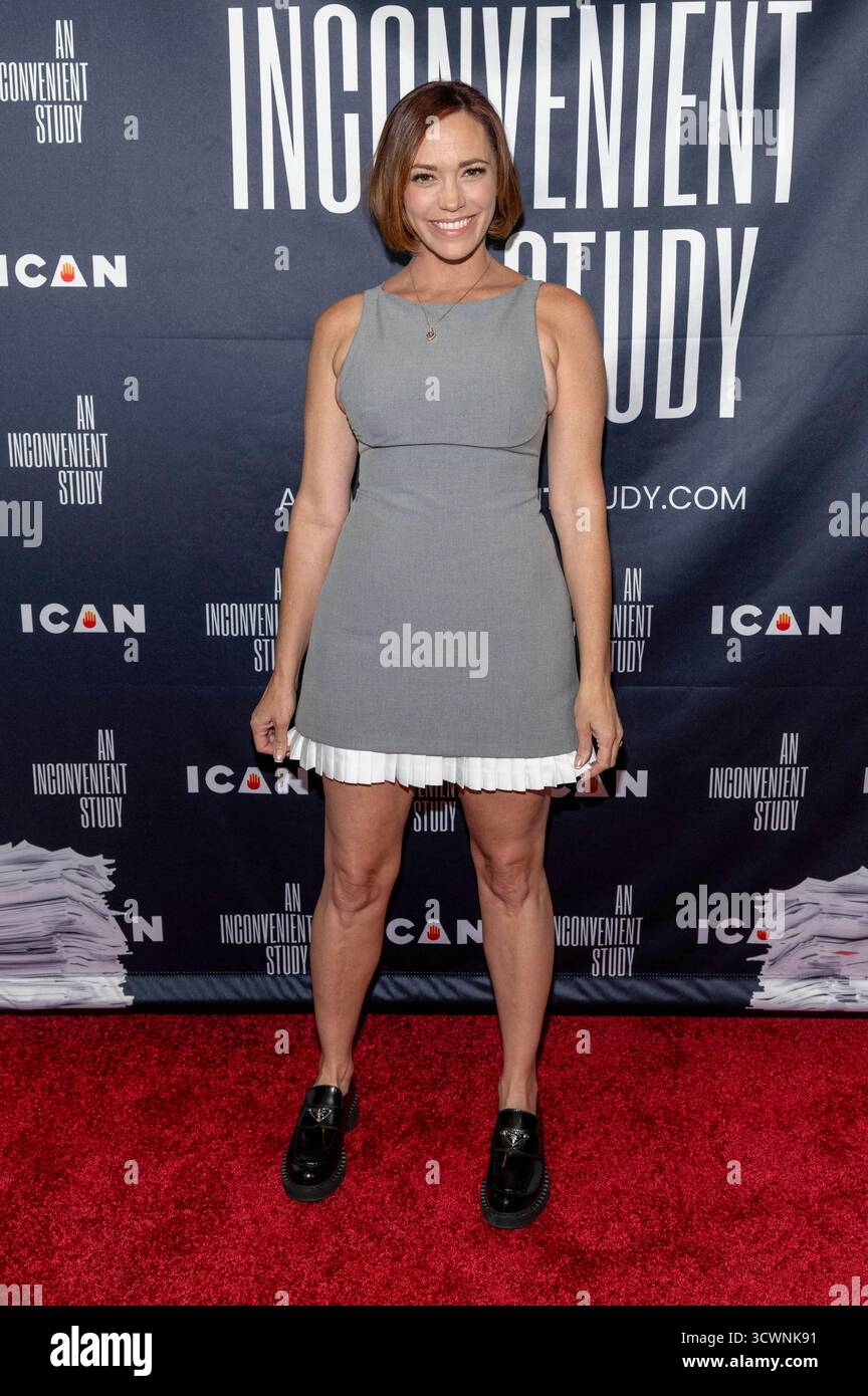 Jessica Sutta BEI der Weltpremniere des Dokumentarfilms an Incommode Study auf dem 25. Festival du film de Malibu 2025 im Directors Guild of America Theater Complex. Los Angeles, 12.10.2025 *** Jessica Sutta à la première mondiale du documentaire an Incommode Study au Malibu film Festival 2025 de 25 au Directors Guild of America Theater Complex Los Angeles, 12 10 2025 Foto :XE.xPowersx/xFuturexImagex study 5038 Banque D'Images