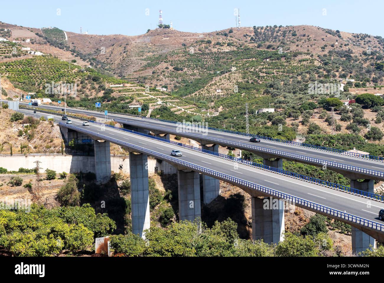 Andalousie en Espagne : autoroute A7 (Autovia del Mediterráneo) et viaduc Rio Torrox Banque D'Images