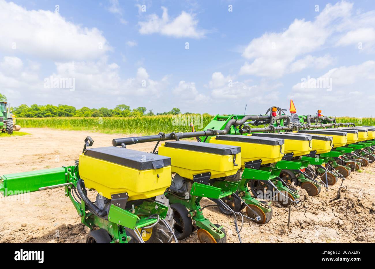 Sondheimer, LA - 7 juin 2025 : semoir de machines agricoles dans le champ Banque D'Images