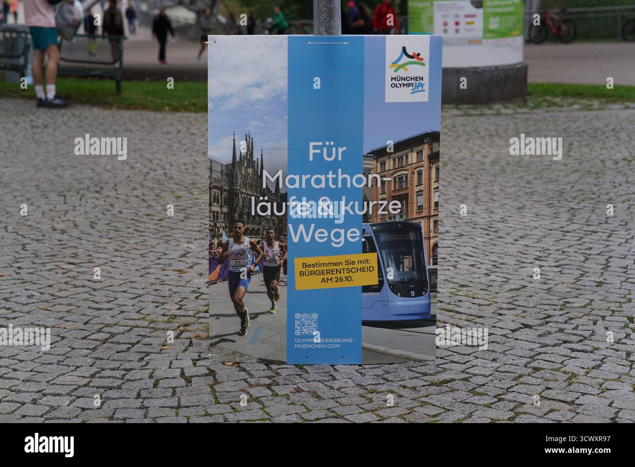 Affiche marathon à Munich promouvant les événements de course à pied et la mobilité urbaine avec le slogan allemand « für Marathonläufe & kurze Wege. »Munich, Allemagne Banque D'Images