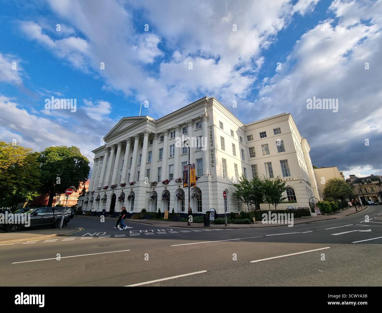 Hôtel Queens à Cheltenham Glos Angleterre Royaume-Uni - Image de stock capturée avec un smartphone