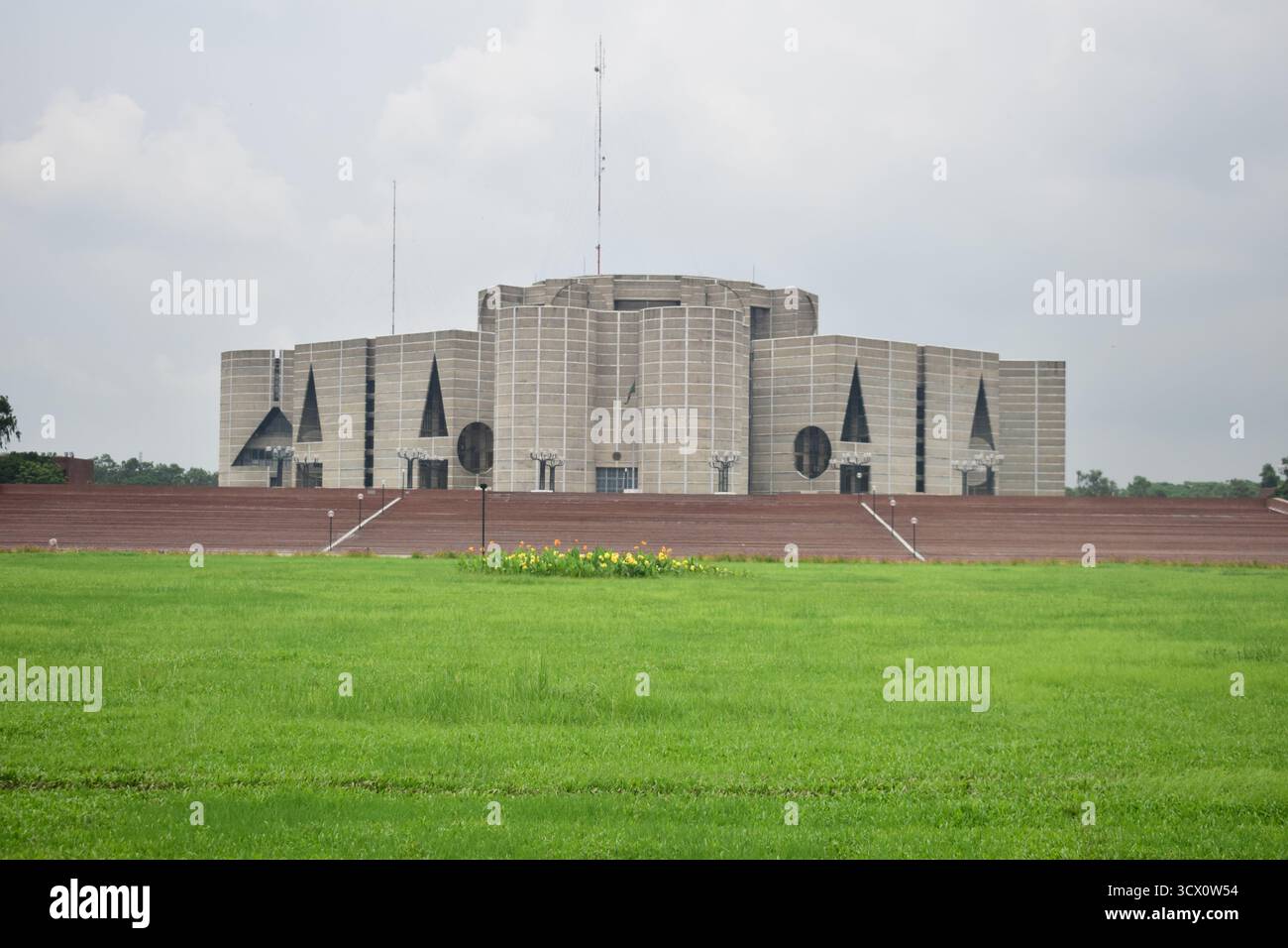 Parlement national du Bangladesh — chef-d'œuvre architectural emblématique conçu par Louis Kahn à Dhaka Banque D'Images