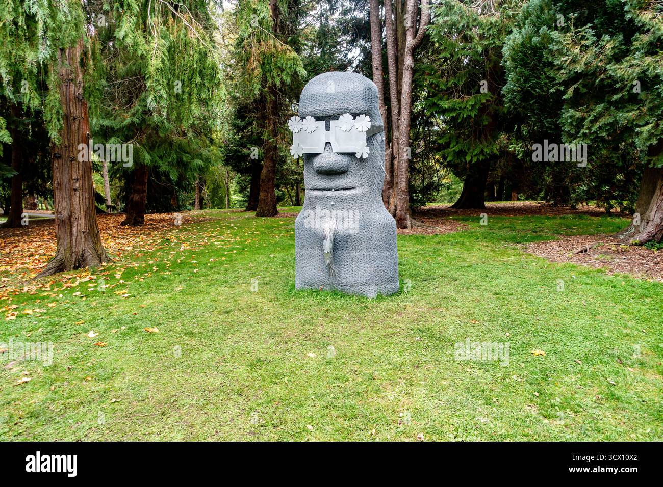 Dagda de Deirdre Groves, sculpture à grande figure fabriquée à partir de fil de poulet, pipe cori et ferraille, exposition sculpture in Context, National Botan Banque D'Images
