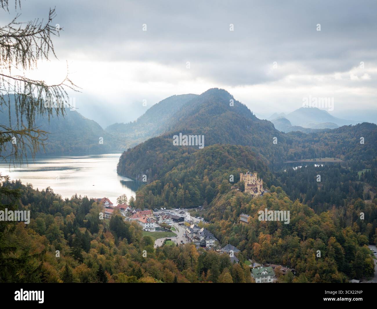 Allemagne, Bavière, Munich, château de Neschwanstein, petite ville de Landsberg am Lech, paysages d'automne et photos de la ville. Mairie, parc, surf, Oktoberfe Banque D'Images