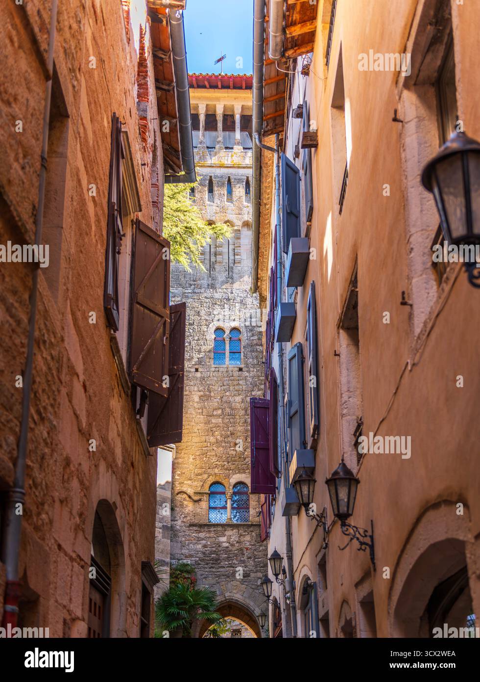 Village médiéval de Saint Antonin Noble Val rue, Tarn et Garonne, en Occitanie, France Banque D'Images