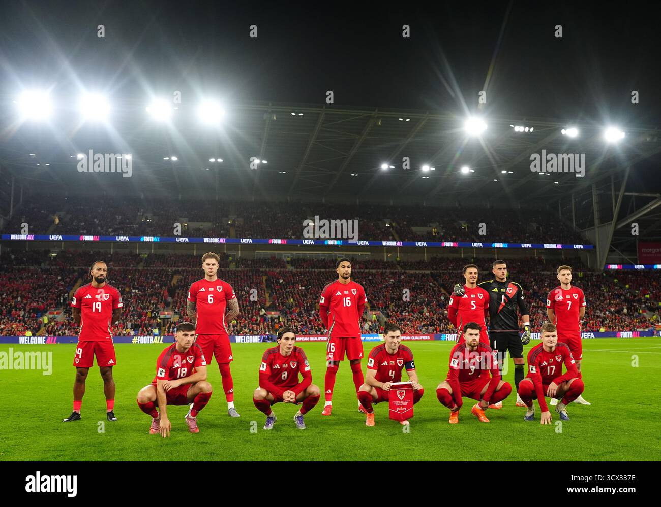 Photo de groupe de l'équipe du pays de Galles avant le match de qualification européen de la Coupe du monde de la FIFA au stade de Cardiff City. Date de la photo : lundi 13 octobre 2025. Banque D'Images