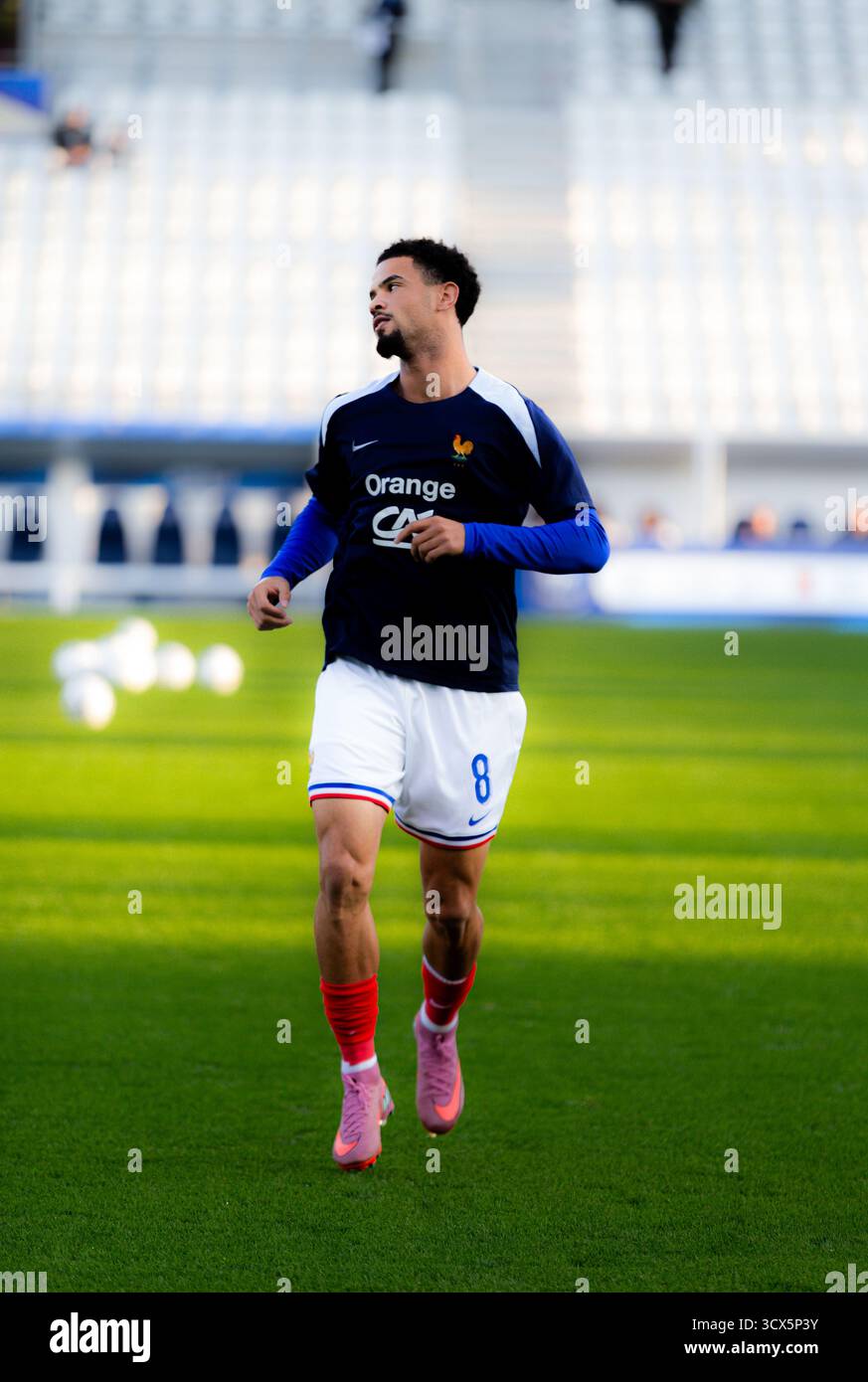 Grenoble, France. 13 octobre 2025. Warren Zaïre-Emery (8 France) en action lors du match de qualification du Championnat d'Europe des moins de 21 ans de l'UEFA 2027 entre la France et l'Estonie au stade Alpes de Grenoble (Constance Bugaut/SPP) crédit : SPP Sport photo de presse. /Alamy Live News Banque D'Images