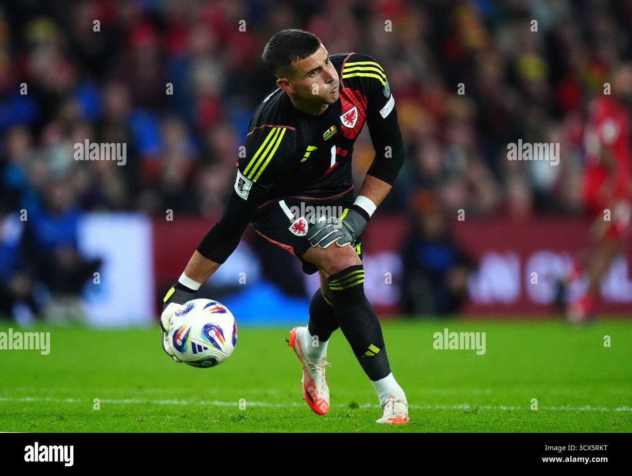 Le gardien de but gallois Karl Darlow lors du match de qualification européen de la Coupe du monde de la FIFA au stade de Cardiff City. Date de la photo : lundi 13 octobre 2025. Banque D'Images
