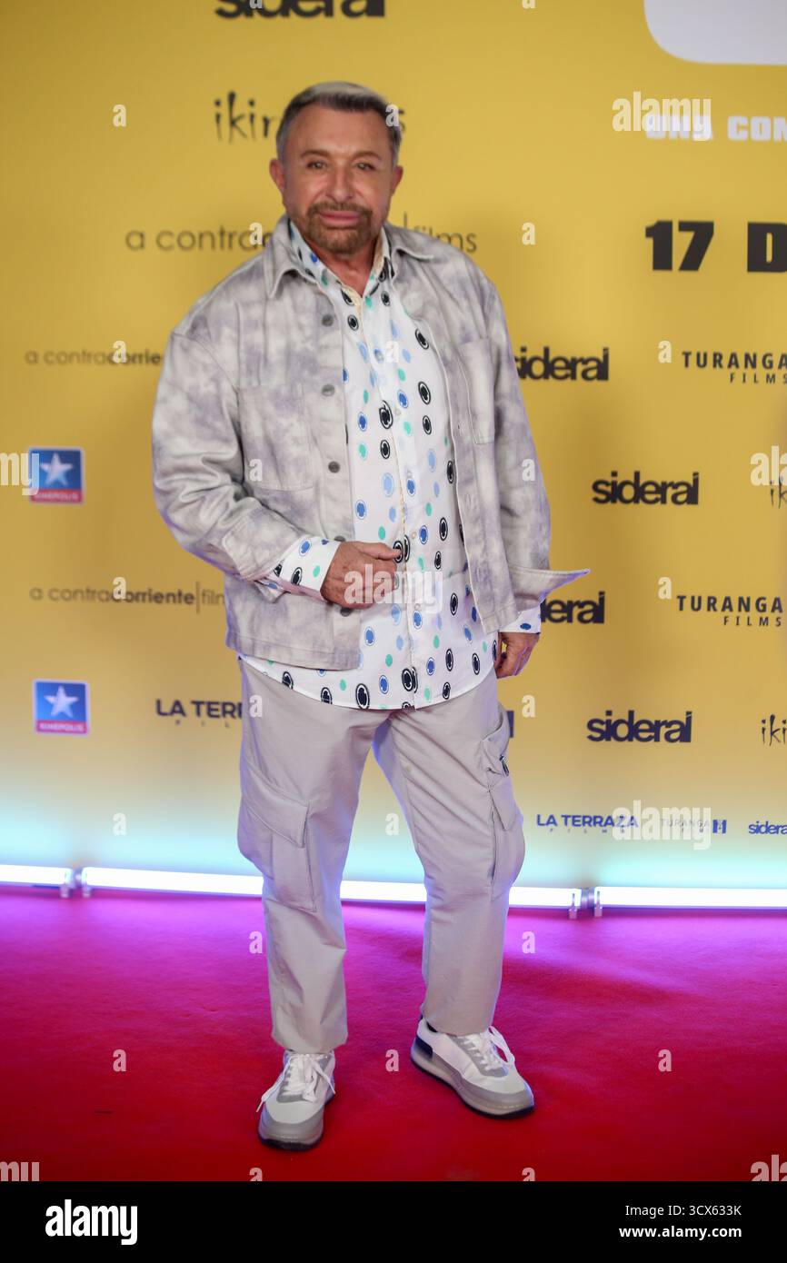 Madrid, Espagne, 13 octobre 2025 : le présentateur de télévision José Manuel Parada pose pour les médias lors de la première Photocall 'le dîner' le 13 octobre 2025, au Kinépolis Ciudad de la IMAX à Madrid, Espagne. Crédit : Alberto Brevers / Alamy Live News. Banque D'Images