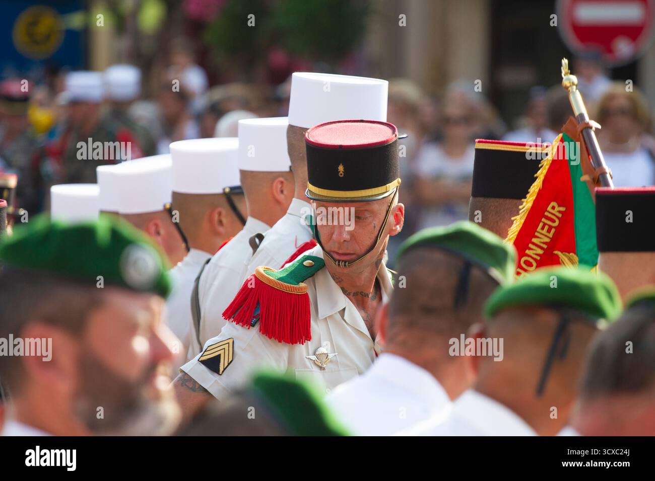 Calvi Corse, légion française du 2ème Régiment étranger de parachutistes préparant la célébration du 14 juillet 2013 au centre de la ville Banque D'Images