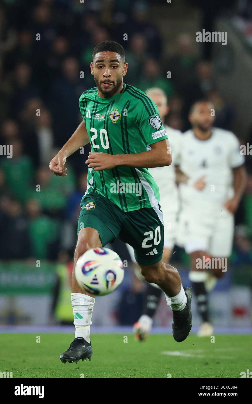 Belfast, Royaume-Uni. 13 octobre 2025. Football : qualification Coupe du monde Europe, Irlande du Nord - Allemagne, phase de groupes, Groupe A, Journée 4, Windsor Park, Brodie Spencer (Irlande du Nord) en action. Crédit : Christian Charisius/dpa/Alamy Live News Banque D'Images