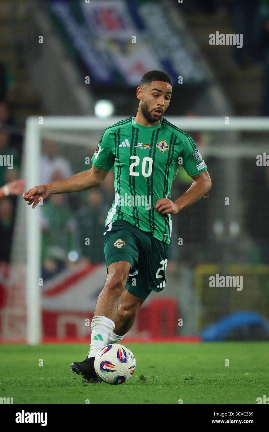 Belfast, Royaume-Uni. 13 octobre 2025. Football : qualification Coupe du monde Europe, Irlande du Nord - Allemagne, phase de groupes, Groupe A, Journée 4, Windsor Park, Brodie Spencer (Irlande du Nord) en action. Crédit : Christian Charisius/dpa/Alamy Live News Banque D'Images