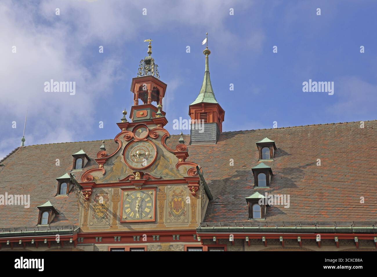 Horloge astronomique sur le pignon de l'hôtel de ville, Renaissance, décorations, peinture murale, tourelle faîtière, détail, Am Markt, Tuebingen, Neckartal, Baden Banque D'Images