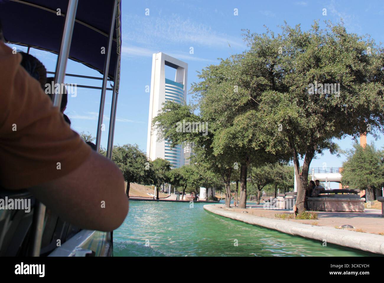 Monterrey, Nuevo Leon, Mexique - 29 juillet 2025 : visite touristique du Paseo Santa Lucia à Monterrey en bateau du centre-ville au parc Fundidora Banque D'Images