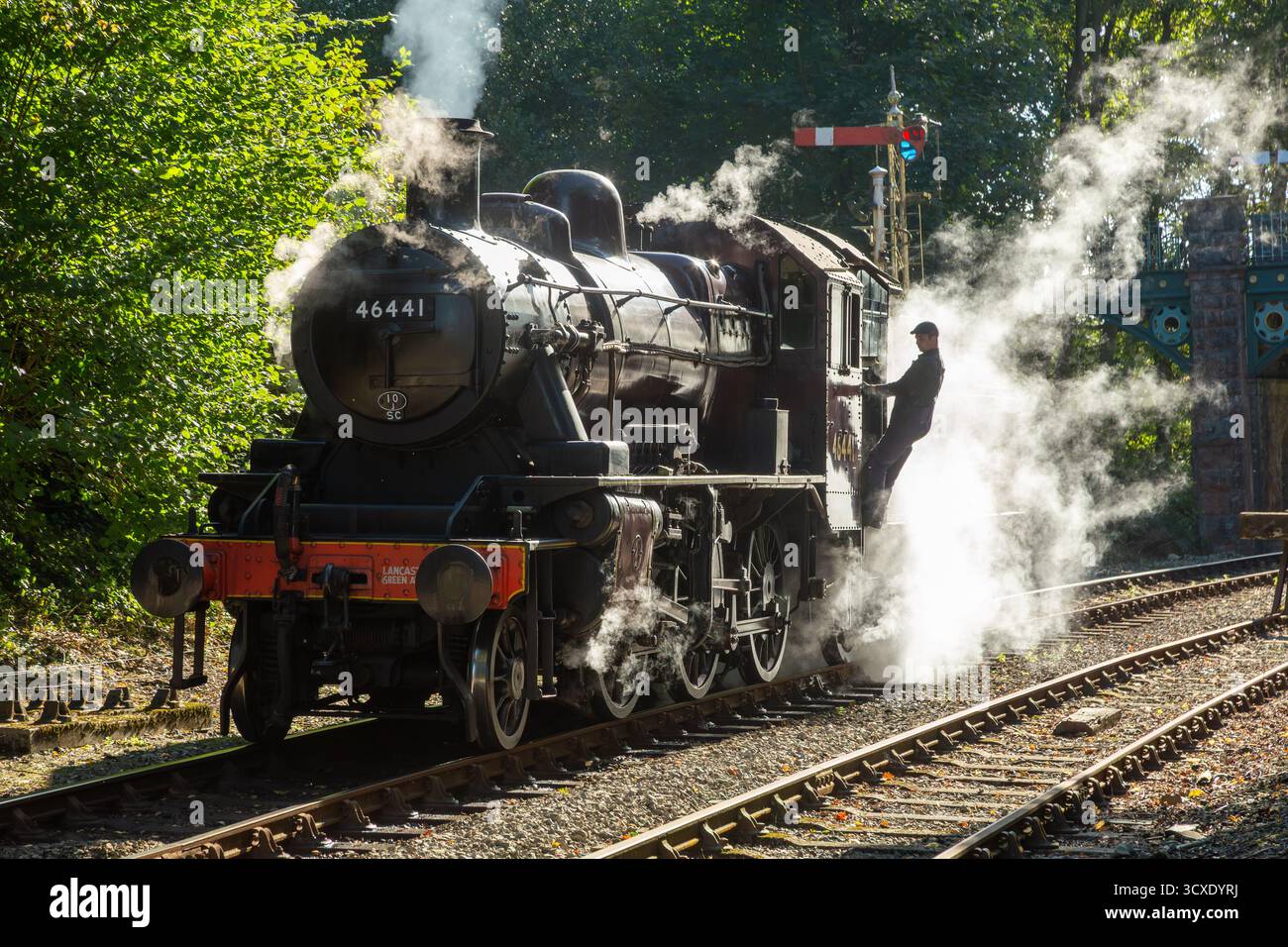 Train à vapeur LMS Ivatt Class 2 sur le Lakeside & Haverthwaite Railway, Lakeside, Ulverston, Angleterre Banque D'Images