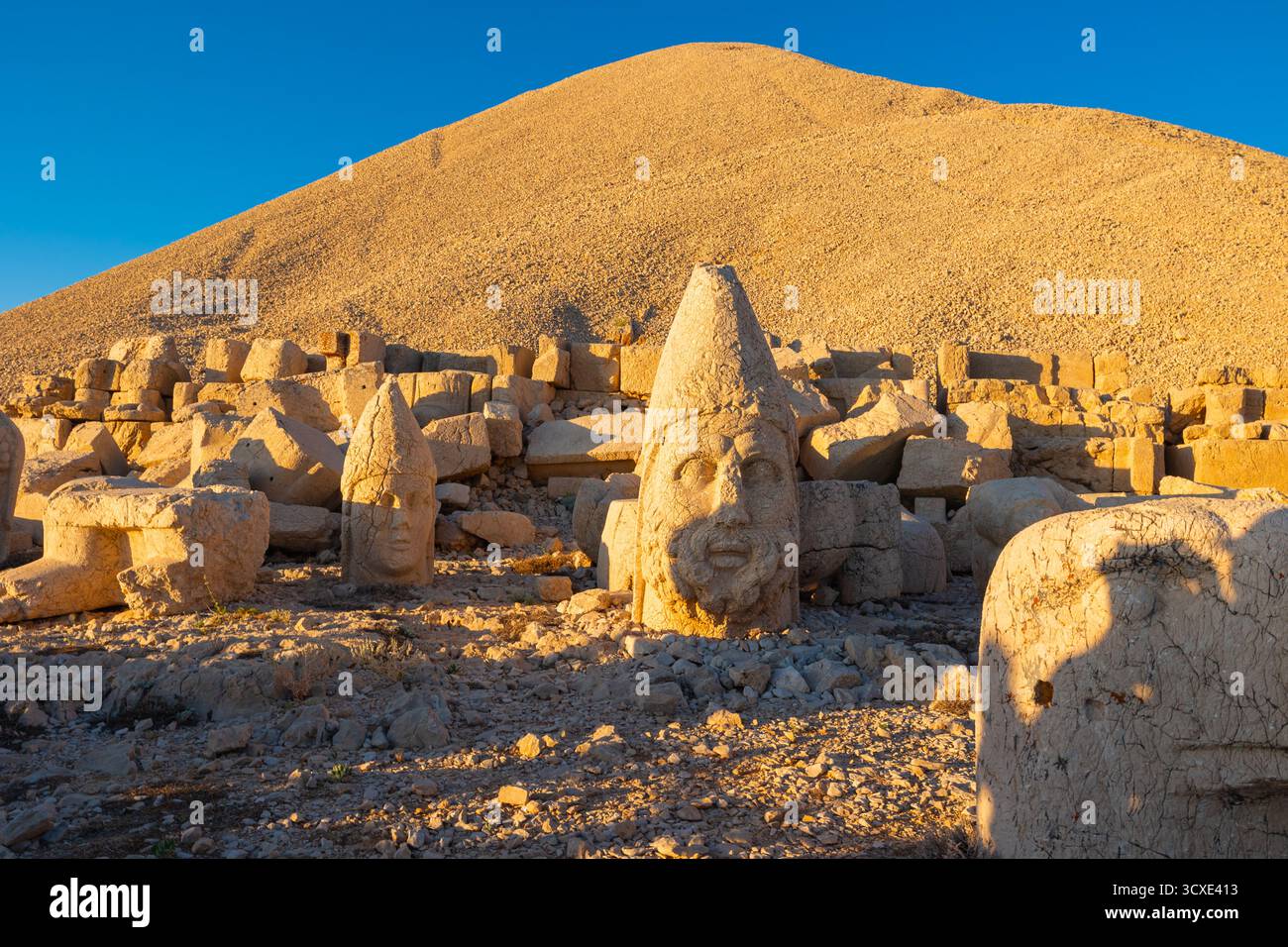 Visitez Mount Nemrut photo de fond. Parc national de montagne de Nemrut au coucher du soleil. Banque D'Images