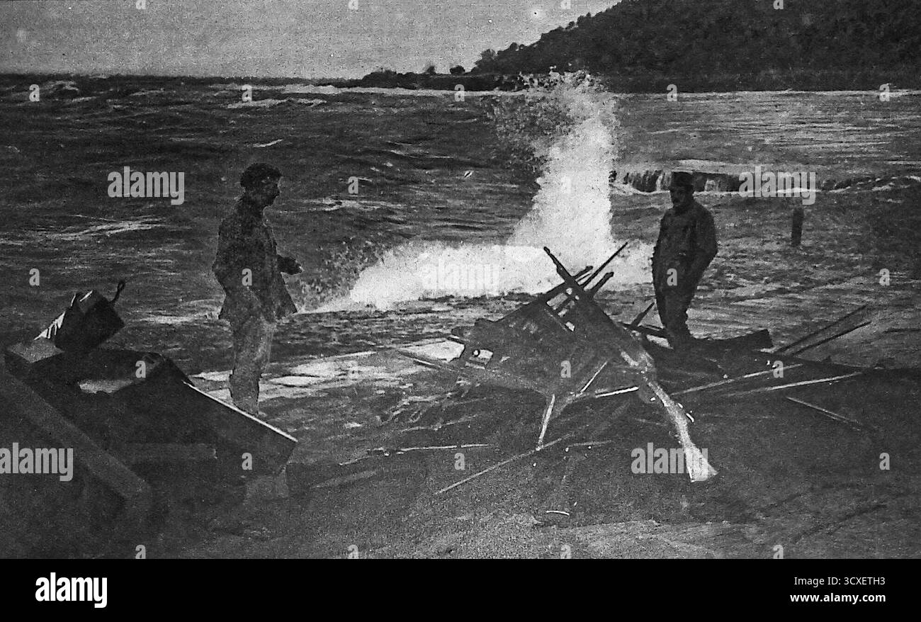 Dans le miroir, 4 mars 1917, documentant les inspections militaires franco-russes au Mont Athos en Grèce. Près de 300 soldats ont effectué des perquisitions dans des monastères accusés de propagande pro-allemande, découvrant environ 500 fusils autrichiens et des milliers de cartouches. Les photographies montrent des armes confisquées près du rivage et une mission française dînant avec des moines au monastère zographe bulgare, reflétant les tensions de guerre en Méditerranée orientale. Banque D'Images