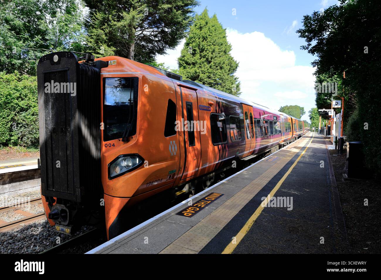 196 004 Civity Class, West Midlands trains unit à Bedworth Town, Warwickshire, Angleterre, Royaume-Uni Banque D'Images
