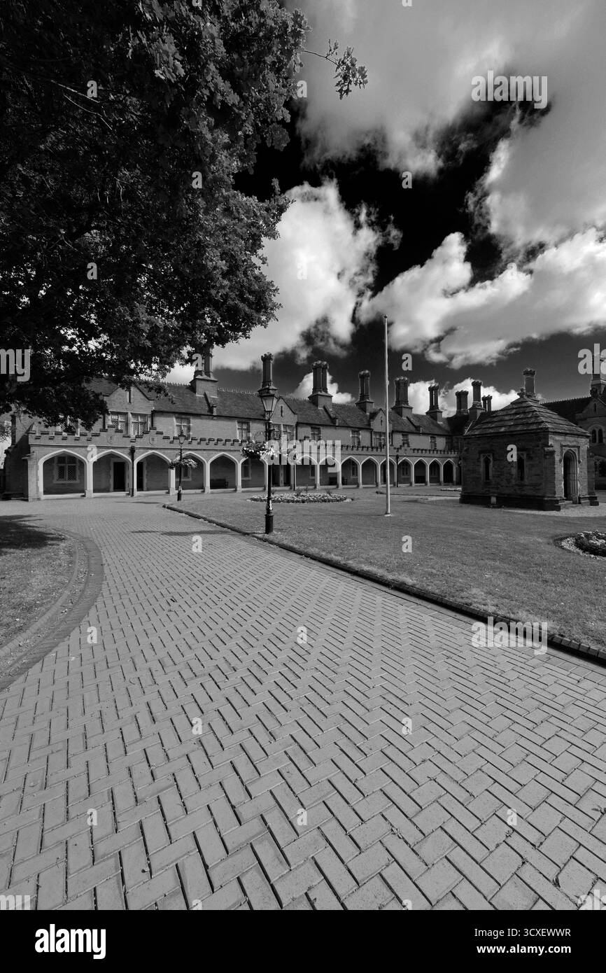 Le 19ème siècle Nicholas Chamberlaine's Armshouses, All Saints Square, Bedworth, Warwickshire, Angleterre, Banque D'Images