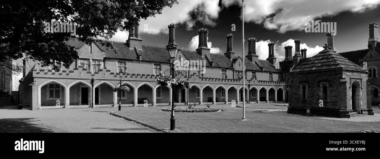 Le 19ème siècle Nicholas Chamberlaine's Armshouses, All Saints Square, Bedworth, Warwickshire, Angleterre, Banque D'Images