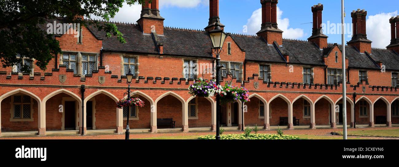 Le 19ème siècle Nicholas Chamberlaine's Armshouses, All Saints Square, Bedworth, Warwickshire, Angleterre, Banque D'Images