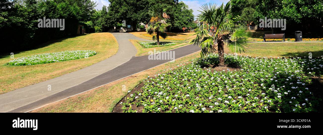 Vue estivale des Miners Welfare Gardens, Bedworth Town, Warwickshire, Angleterre, Royaume-Uni Banque D'Images