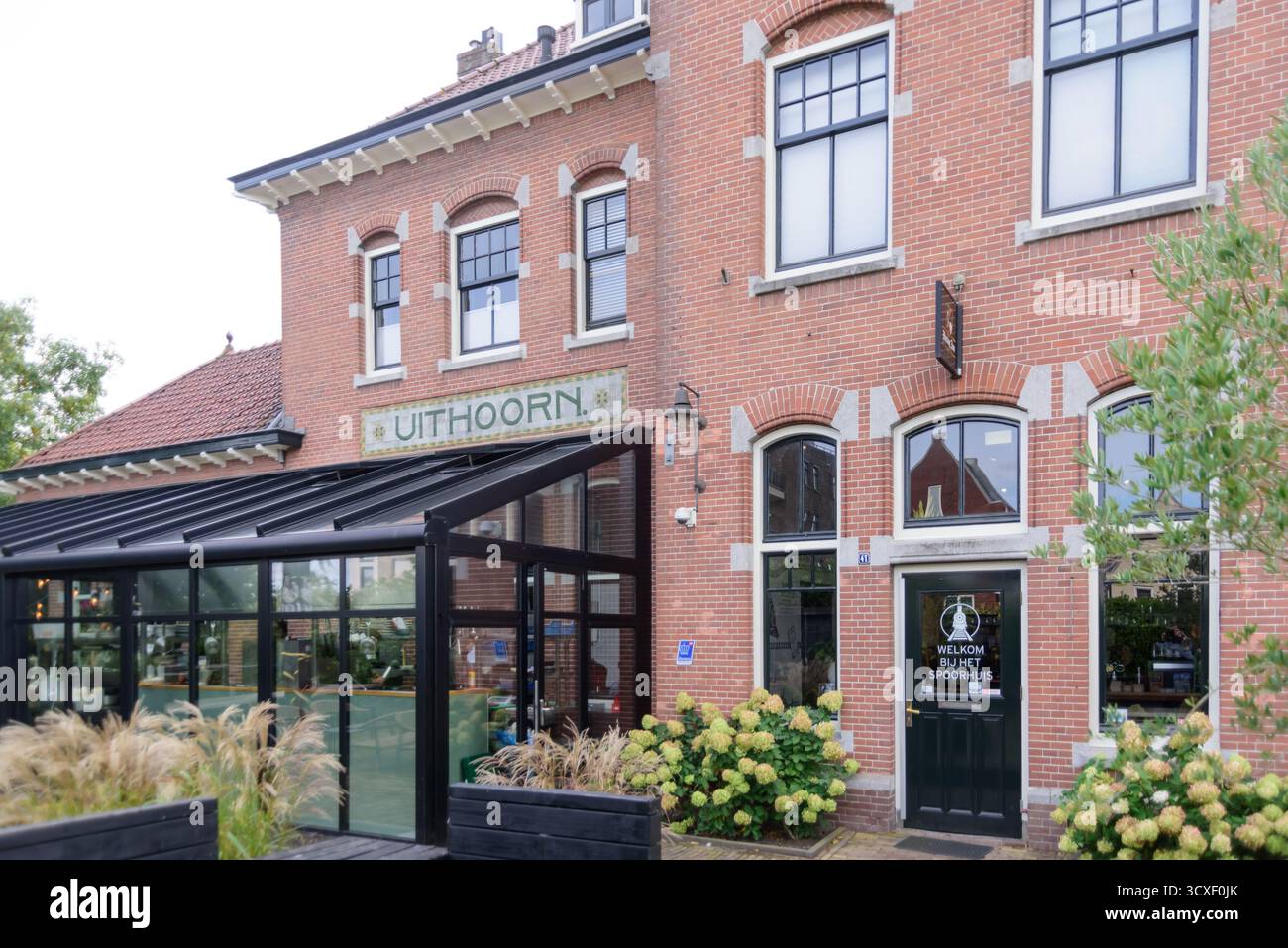 Uithoorn BEI Amsterdam, historischer Bahnhof, heute Restaurant Spoorhuis // Amsterdam, Uithoorn, ancienne gare, maintenant restaurant 'Spoorhuis' Banque D'Images