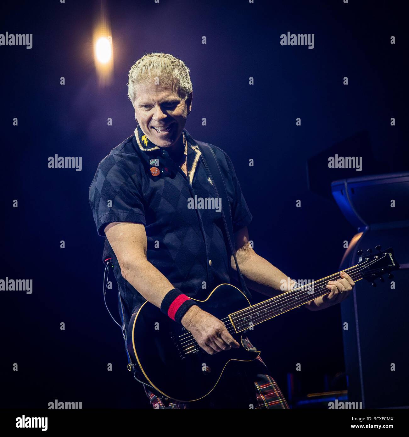 Dexter Holland de The Offspring jouant en live à Oslo le 10 octobre 2025 Banque D'Images