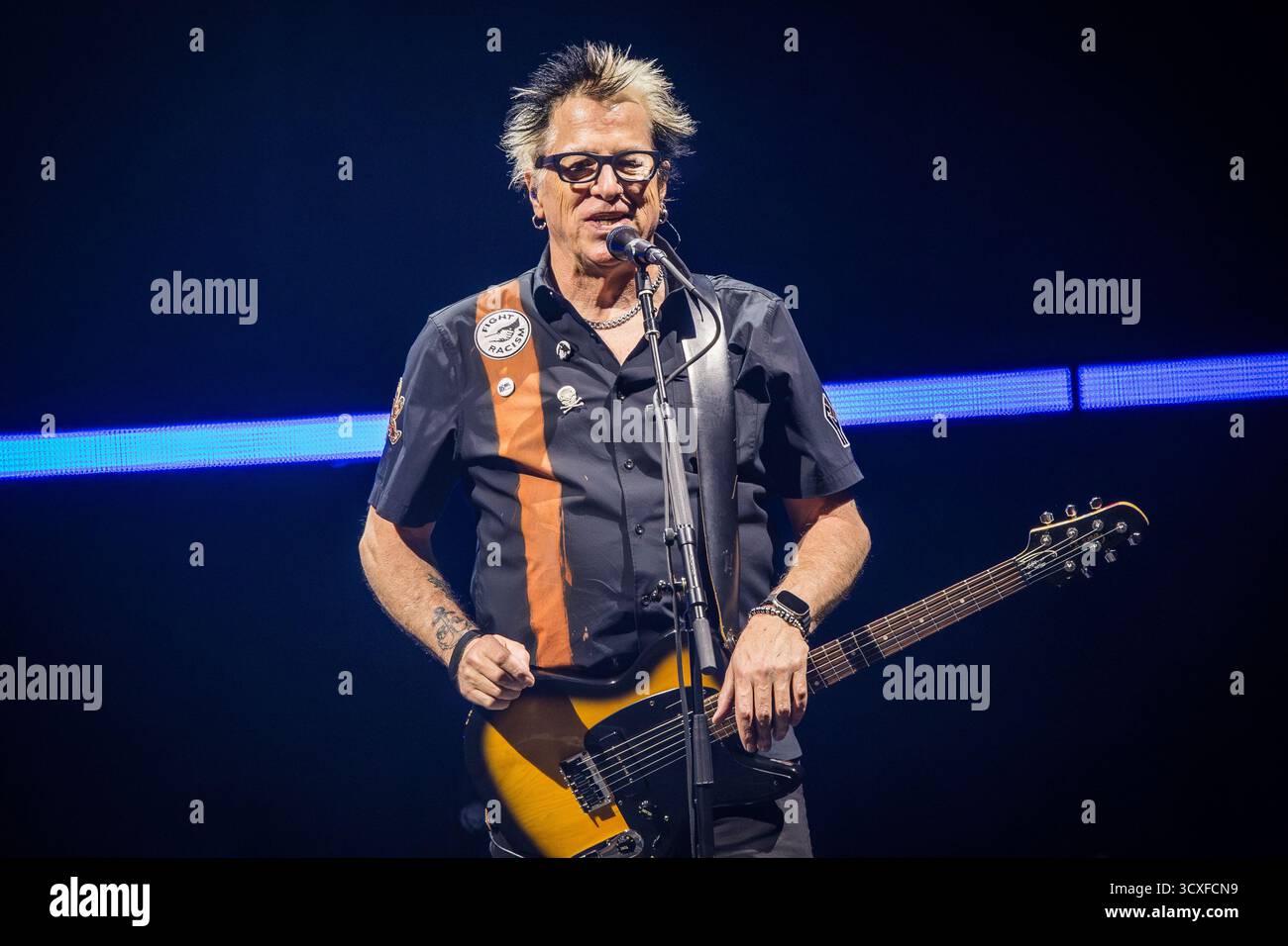 Noodles (Kevin John Wasserman) de The Offspring jouant en direct à Oslo le 10 octobre 2025 Banque D'Images