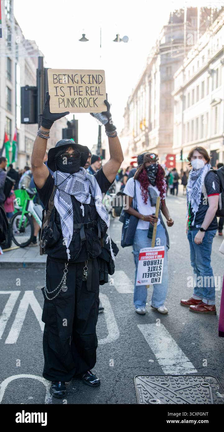 LONDRES, ROYAUME-UNI. 11 octobre 2025. Manifestants palestiniens participant à la manifestation Pro Palestine. Crédit : Ian Humphreys Banque D'Images