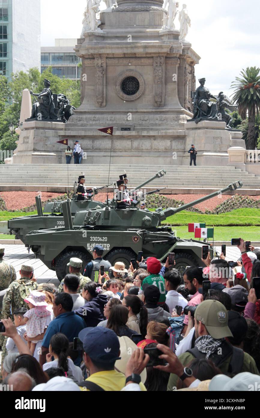 Mexico, Mexique - 16 septembre 2025 : défilé militaire à Mexico avec l'armée, la marine, l'armée de l'air et la garde nationale pour célébrer l'indépendance Banque D'Images