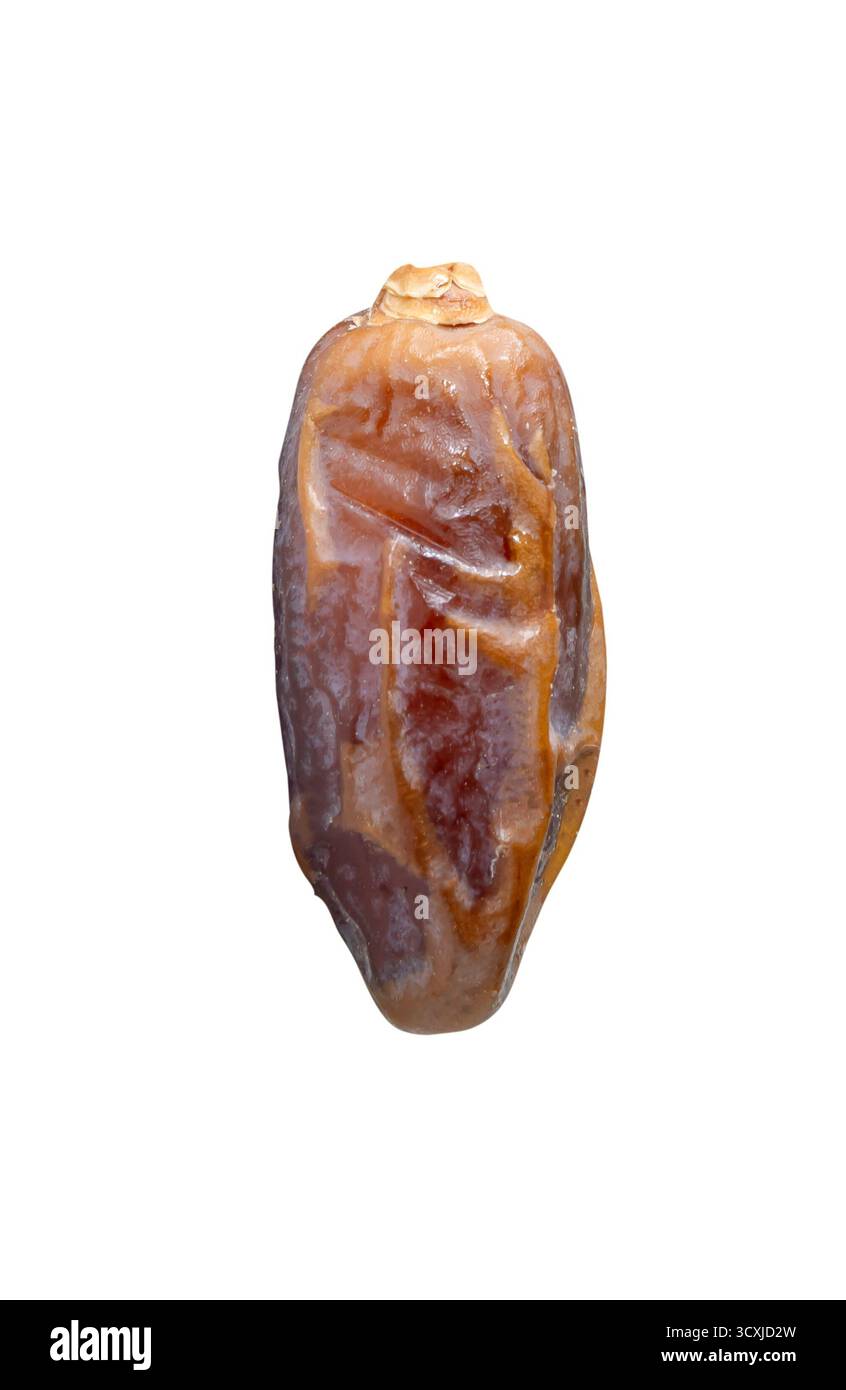 Un fruit de palmier dattier séché mûr est isolé sur fond blanc avec chemin de découpage. Concept de nourriture iftar au mois de Ramadan pour les musulmans Banque D'Images