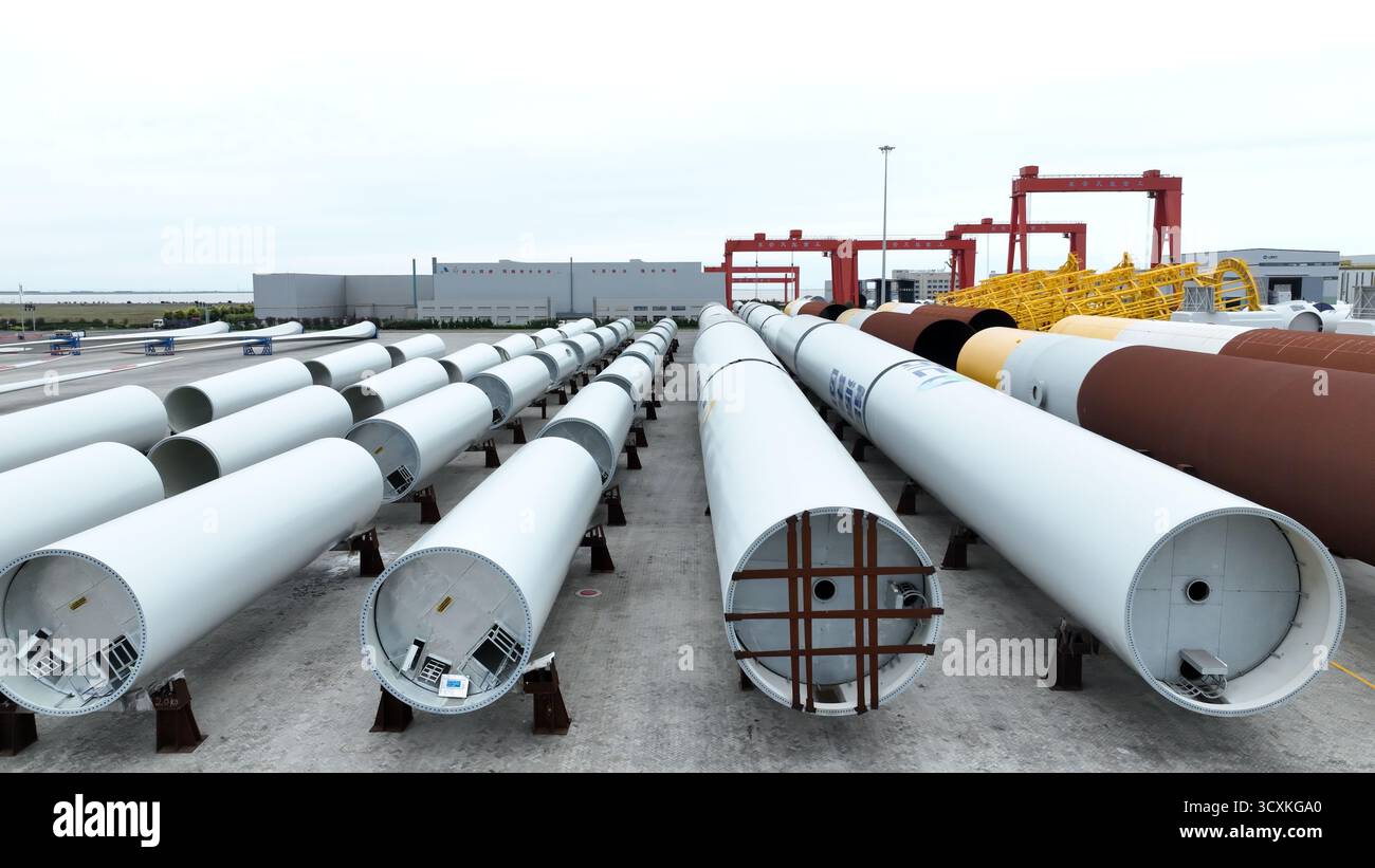 Chantier de fabrication de tours éoliennes offshore à Port, Dongying, Shandong, Chine Banque D'Images