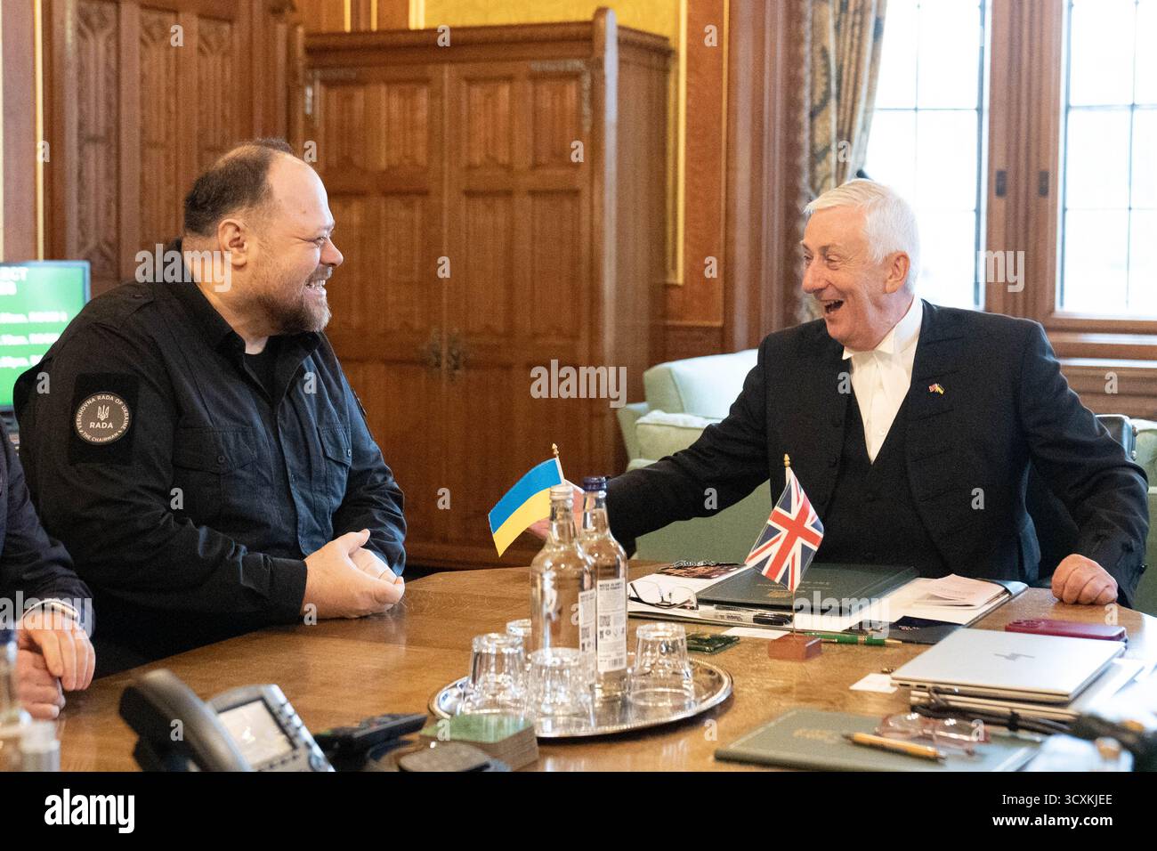 Ruslan Stefanchuk, président de la Verkhovna Rada d’Ukraine, s’adresse aux députés et à leurs pairs dans les chambres du Parlement, à Londres, alors qu’un drone conçu par l’Iran et abattu et capturé par l’armée ukrainienne est exposé au Palais de Westminster. Date de la photo : mercredi 15 octobre 2025. Banque D'Images