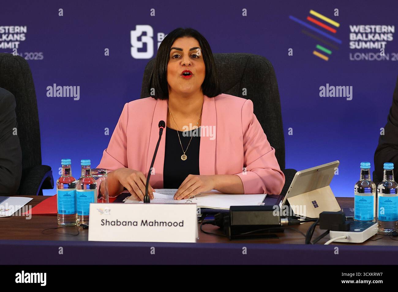 La ministre de l'intérieur, Shabana Mahmood, entame la réunion alors qu'elle accueille des homologues des Balkans occidentaux lors du sommet des Balkans occidentaux à Lancaster House à Londres. Date de la photo : mercredi 15 octobre 2025. Banque D'Images