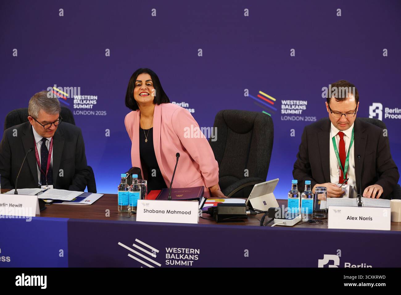 La ministre de l'intérieur, Shabana Mahmood, entame la réunion alors qu'elle accueille des homologues des Balkans occidentaux lors du sommet des Balkans occidentaux à Lancaster House à Londres. Date de la photo : mercredi 15 octobre 2025. Banque D'Images