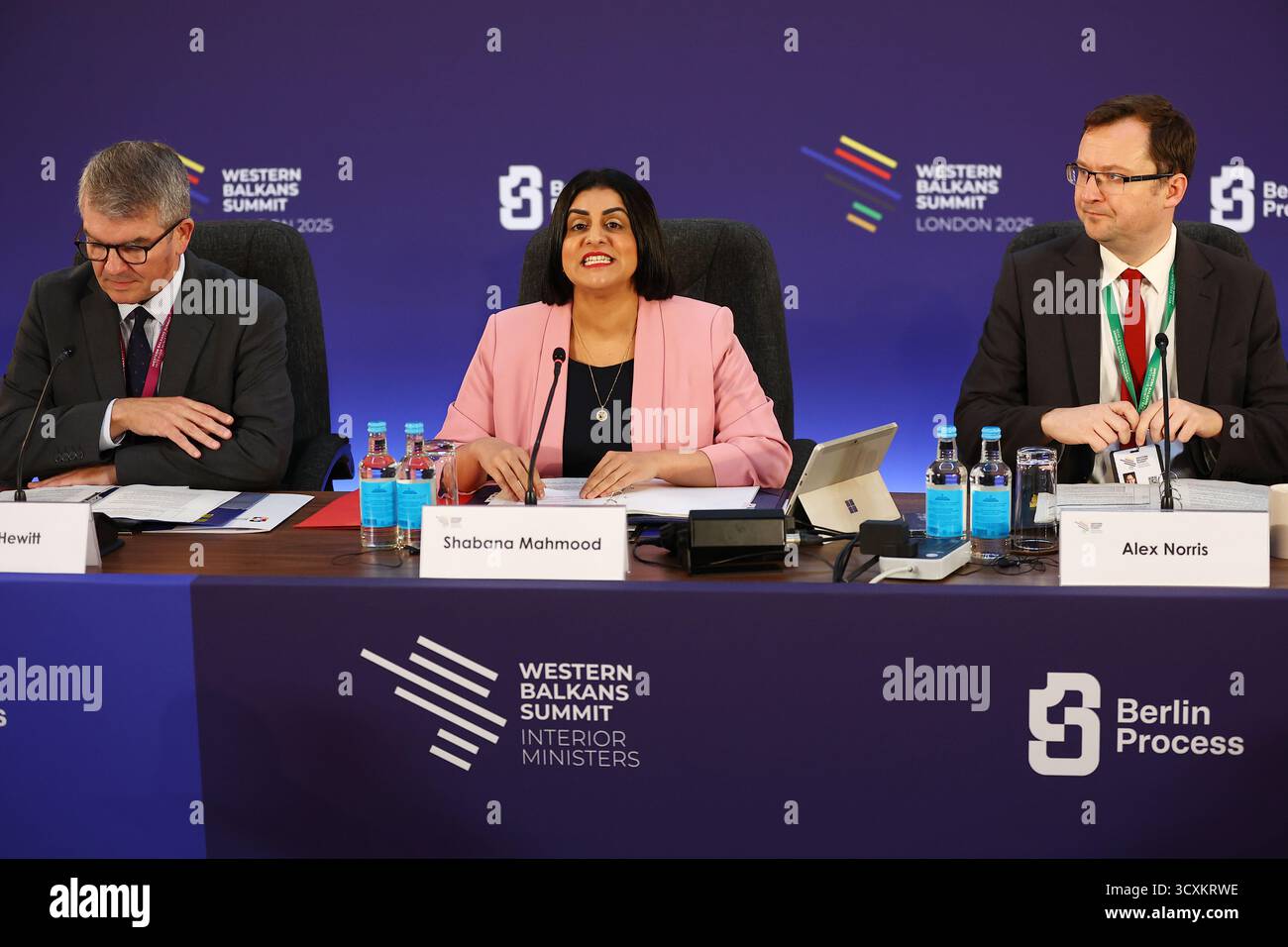 La ministre de l'intérieur, Shabana Mahmood, entame la réunion alors qu'elle accueille des homologues des Balkans occidentaux lors du sommet des Balkans occidentaux à Lancaster House à Londres. Date de la photo : mercredi 15 octobre 2025. Banque D'Images