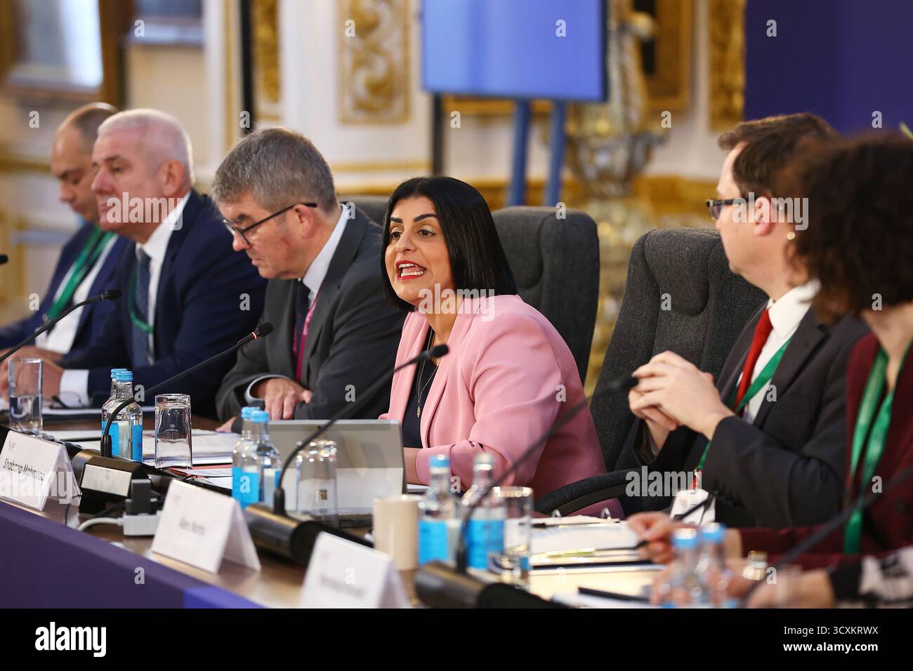 La ministre de l'intérieur, Shabana Mahmood, entame la réunion alors qu'elle accueille des homologues des Balkans occidentaux lors du sommet des Balkans occidentaux à Lancaster House à Londres. Date de la photo : mercredi 15 octobre 2025. Banque D'Images
