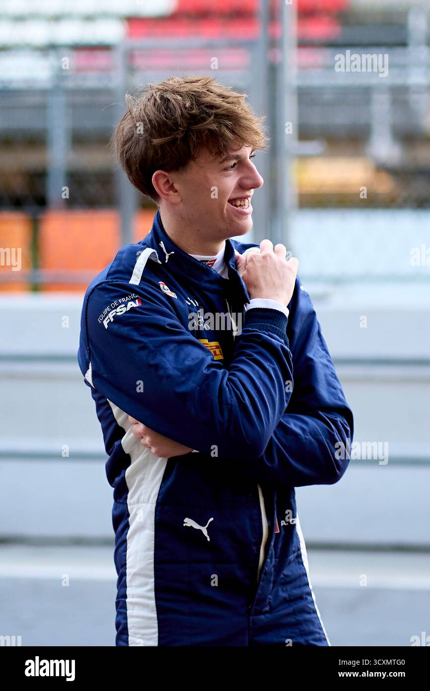 Montmelo, Espagne. 15 octobre 2025. BARCELONE, ESPAGNE - 15 OCTOBRE : le Français Alessandro Giusti et (19) MP Motorsport réagissent à Pitlane lors de la première journée des essais d'après-saison FIA de formule 3 sur le circuit de Barcelona Catalunya le 15 octobre 2025 à Barcelone, Espagne. (Photo de Pablo Rodriguez/Quality Sport images) crédit : QSP/Alamy Live News Banque D'Images