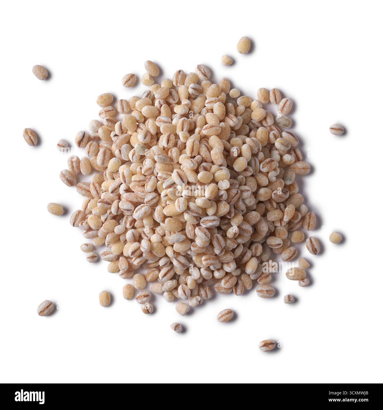 vue de dessus de pile de grains d'orge perlé polis, céréales blanches cassées lisses avec fond blanc isolé de pli foncé, grains entiers et sains Banque D'Images