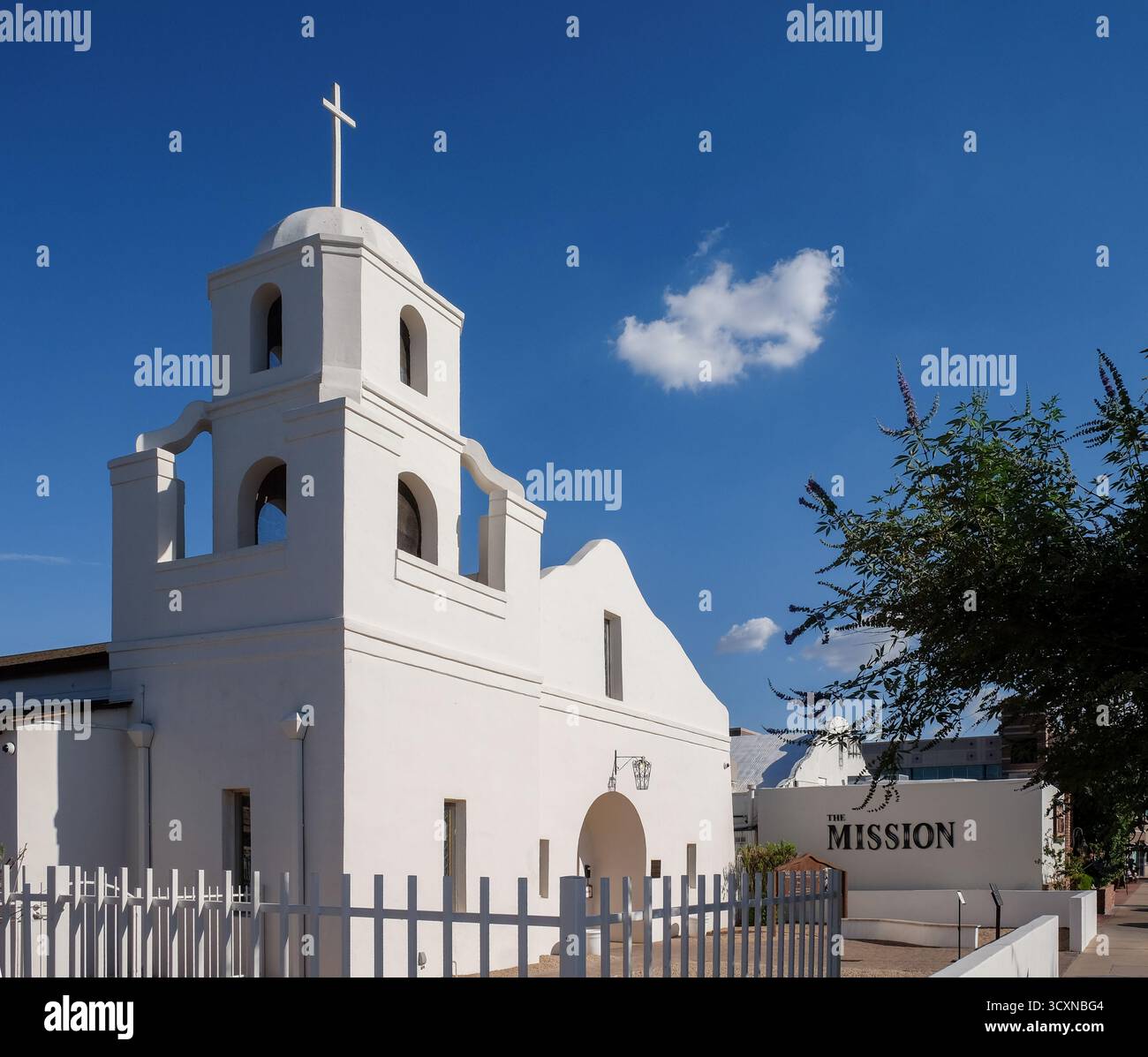 Scottsdale Old Mission, la plus ancienne église debout de Scottsdale et la première paroisse catholique, construite entre 1932 et 1933, Phoenix, Arizona, États-Unis Banque D'Images