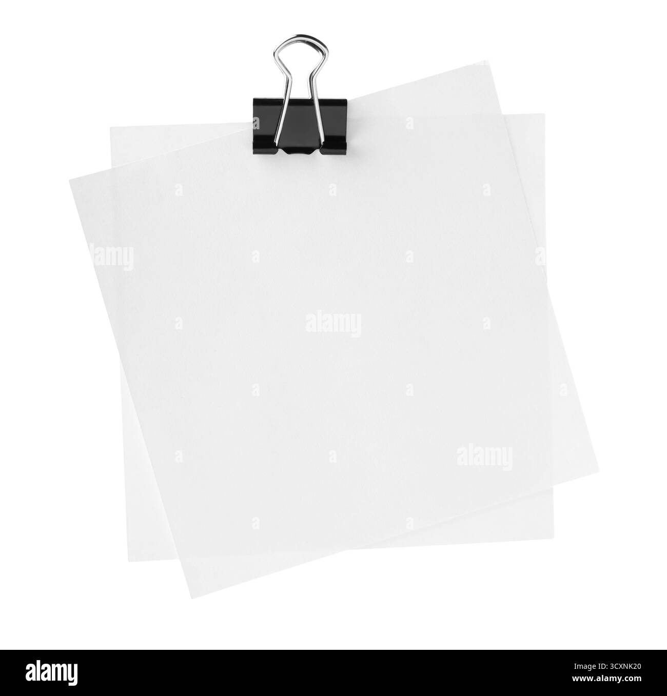 Notes en papier blanc attachées avec clip de blinder isolé sur blanc Banque D'Images