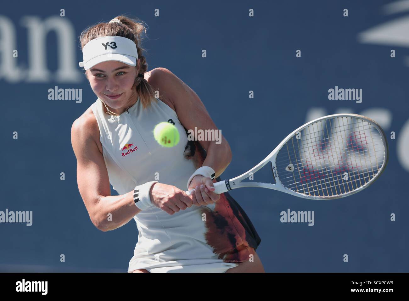 Joueur de tennis américain IVA Jovic (USA) en action aux US Open Championships 2025, USTA Billie Jean King National Tennis Center, Flushing Meadows, ne Banque D'Images