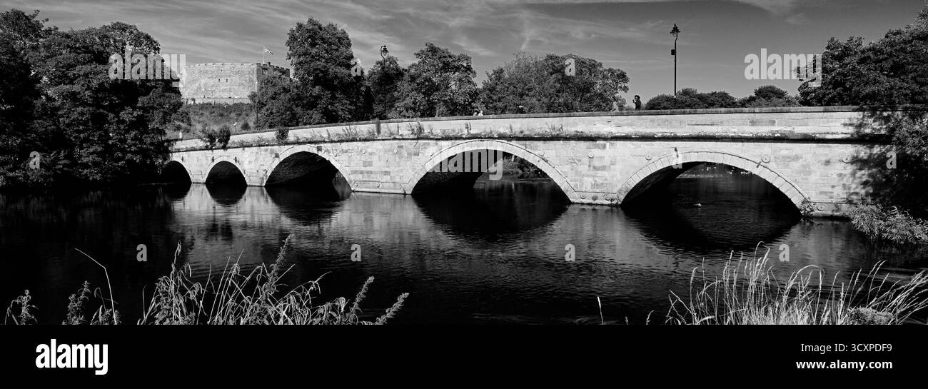 Le château de Ladybridge et Tamworth, où la rivière Tame et la rivière Anker se rencontrent, ville de Tamworth, Staffordshire, Angleterre, Royaume-Uni Banque D'Images
